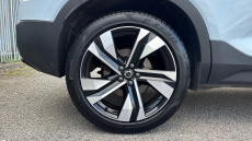 Volvo XC40 2.0 B4P Ultra Dark 5dr Auto Petrol Estate